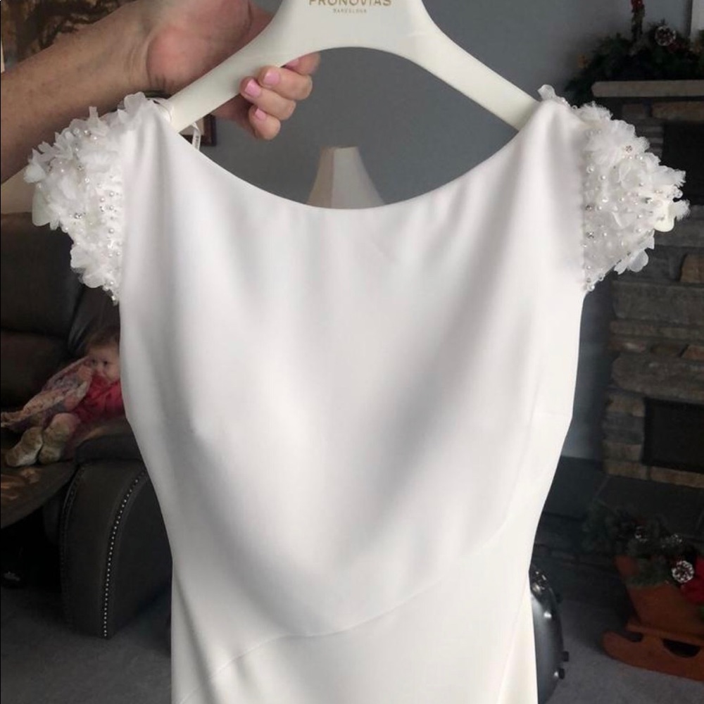 NEVER WORN Pronovias wedding dress